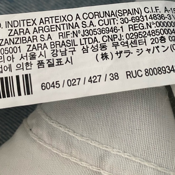 Zara Wide Legged Jeans - Picture 3 of 5